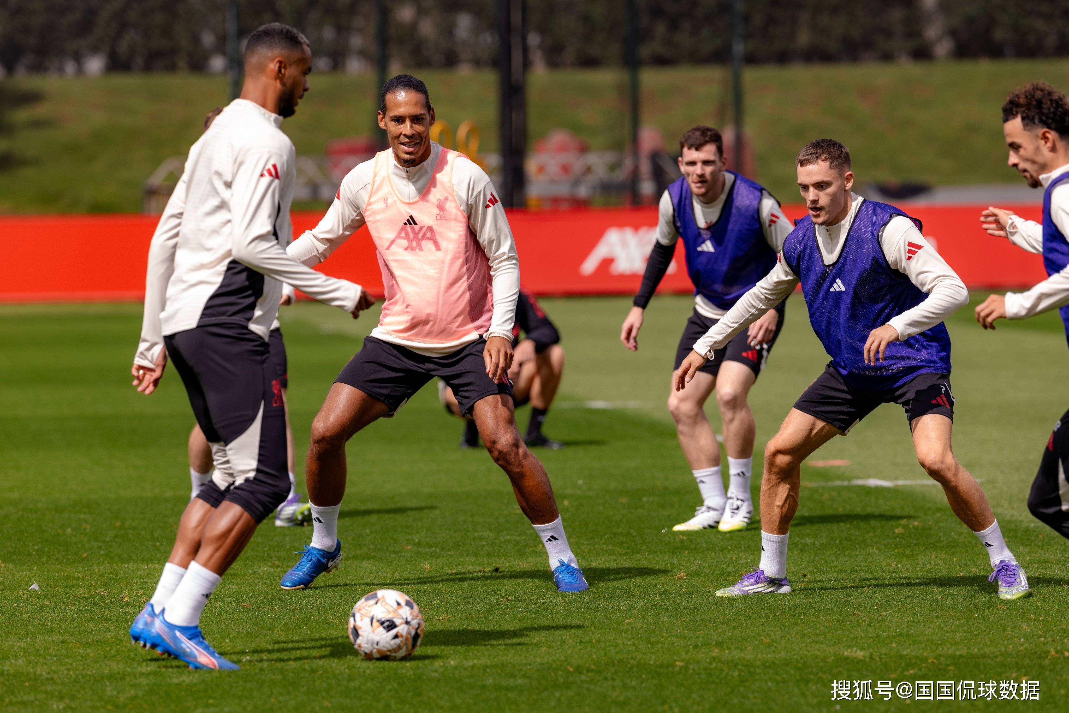 关于纽约尼克斯迎社区盾关键赛,清晨战术微调,话题不断,训练强度明显提升的信息 关于纽约尼克斯迎社区盾关键赛,清晨战术微调,话题不断,训练强度明显提升的信息